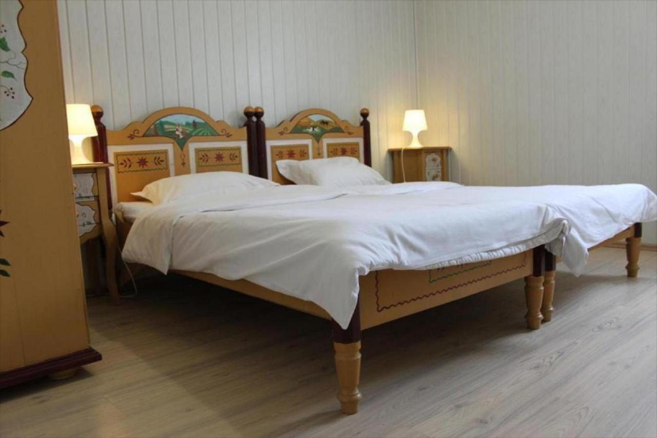 Hotel Casa Romaneasca 오토페니 외부 사진